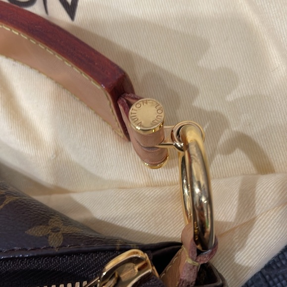 Louis Vuitton Monogram Canvas Delightful Zip Shoulder Bag - Picture 12 of 14